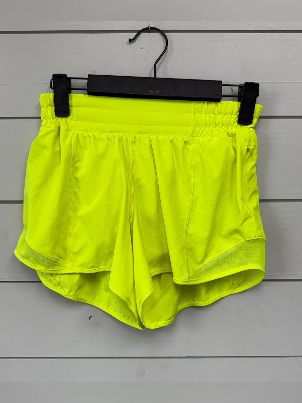 Lululemon hotty hot short II *LONG 4” neon yellow women’s size 4